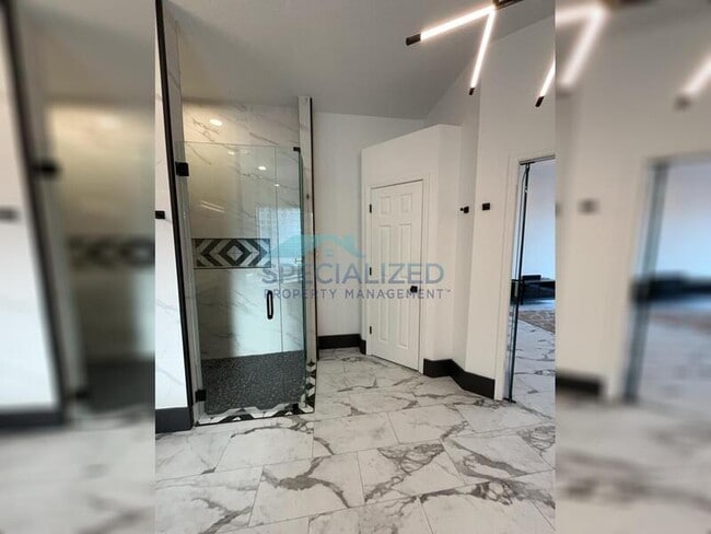 Building Photo - 8131 Vineland Oaks Blvd