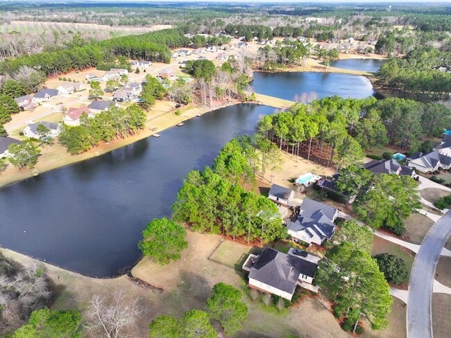 Building Photo - 100 Sweetbriar Lakes Dr