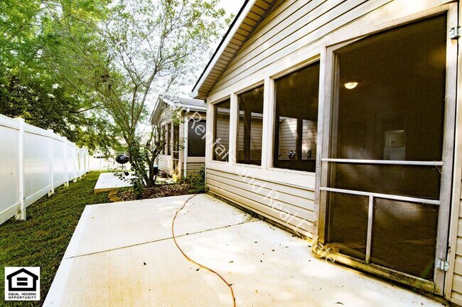 Building Photo - 15012 Tally Ho Dr