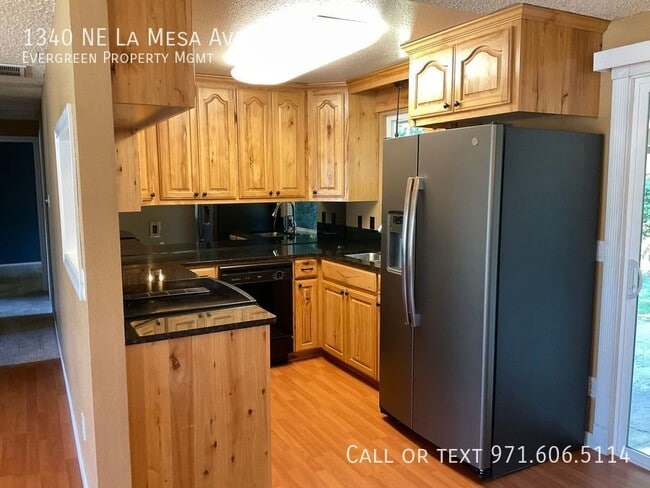 Building Photo - 1340 NE La Mesa Ave