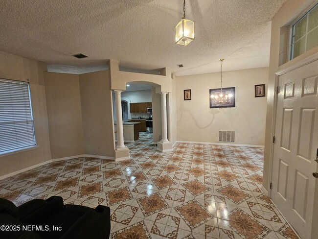 Building Photo - 10153 Carriage House Ct