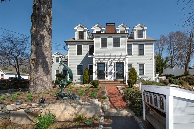 Building Photo - 108-110-110 Elm St