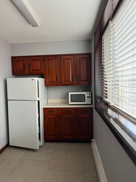 Building Photo - 1077 E Jersey St