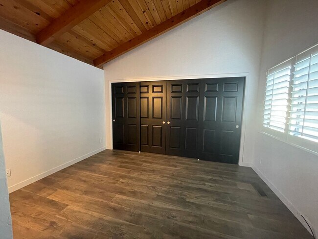 Building Photo - 3 Bed 3 Bath Ridgemark Home - Golf Course ...