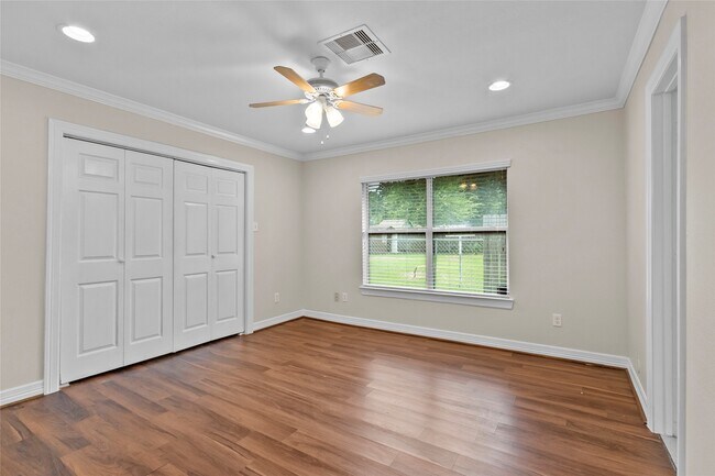 Building Photo - 804 Valerie Ave