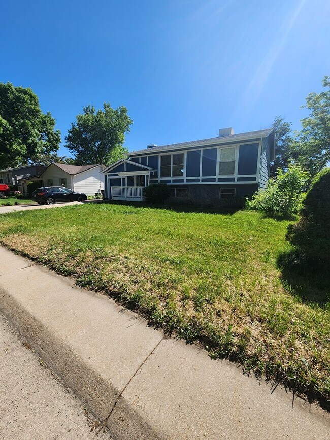 Building Photo - 4 Bedroom Home in Broomfield