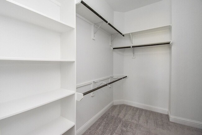 Building Photo - 2323 Birch View Ln