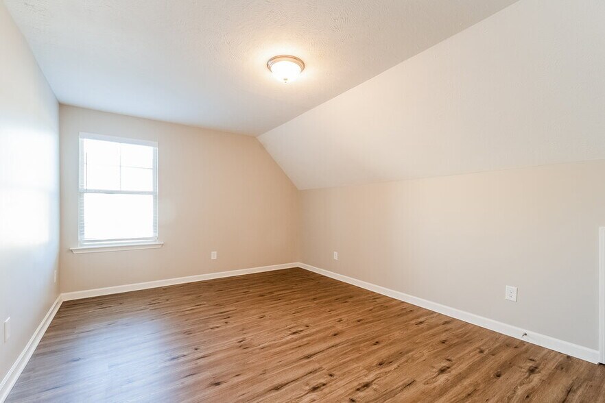 Building Photo - 1357 Busiris Dr