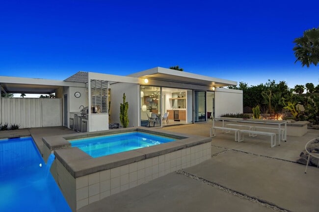 Building Photo - Mid-Century Steel Oasis in Palm Springs (Monthly Only - No Long Term)