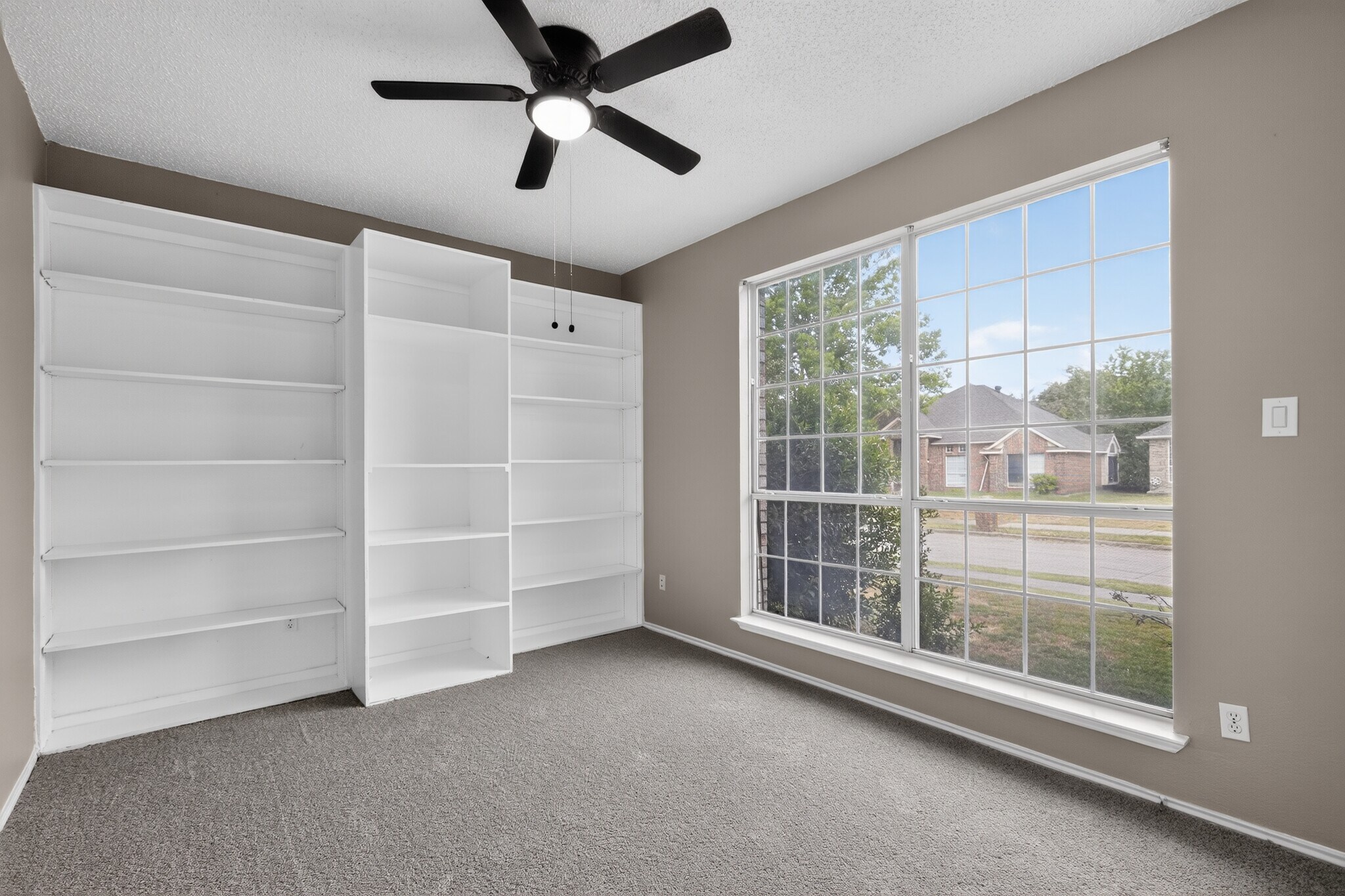Building Photo - 1624 Ariel Dr