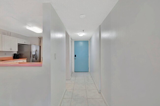 Building Photo - 355 S Ocean Dr