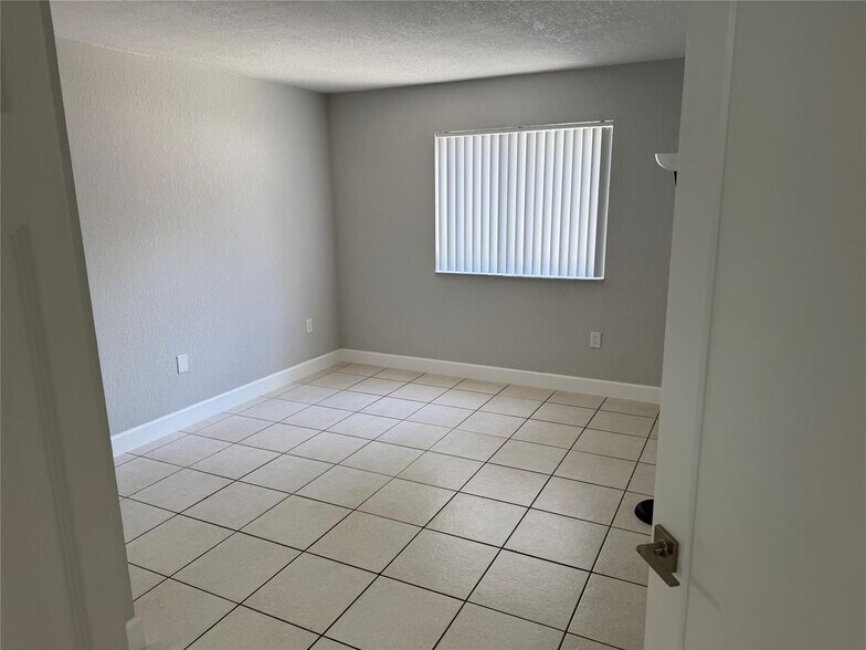 Primary Photo - 7125 NW 186th St