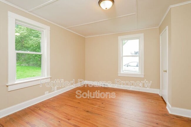 Building Photo - 933 Taft St