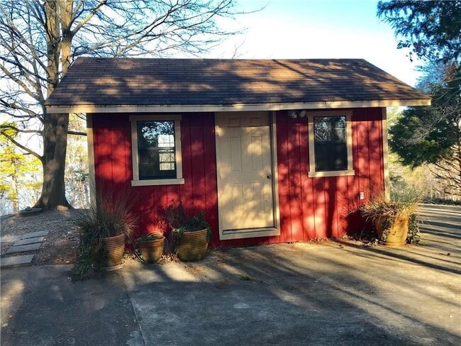 Building Photo - 3225 Lake Rd Cir