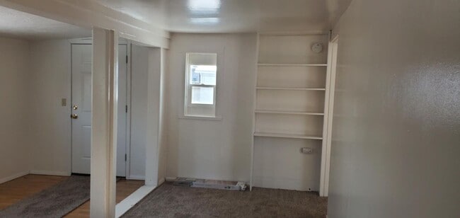 Building Photo - 2 Bed 2 bath house