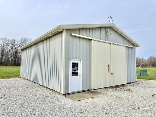 Building Photo - 10695 Lockbourne Eastern Rd