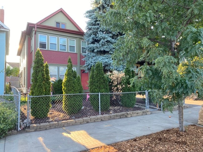 The landscaping provides some privacy - 3452 Nicollet Ave