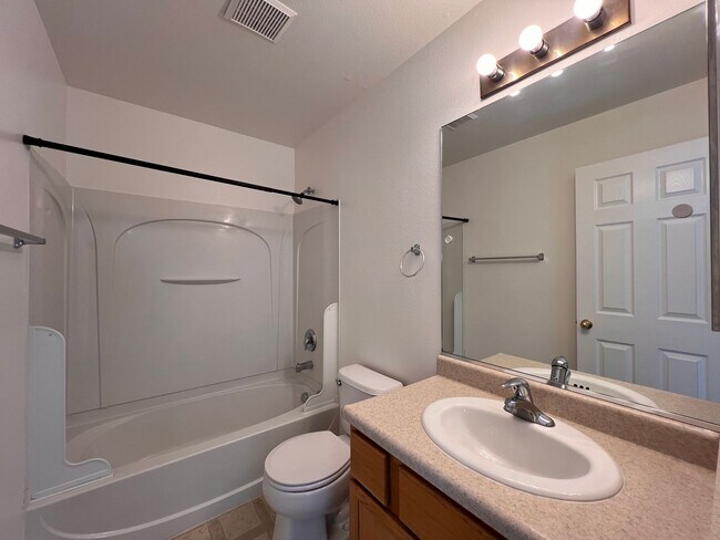 Building Photo - 665 Starlite Dr