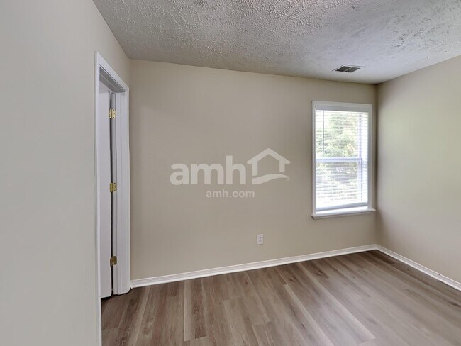 Building Photo - 2793 Sutherland Dr