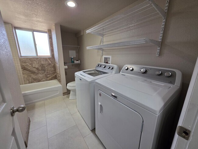 Building Photo - Beautiful 4 Bed, 2 Bath Home In The Heart Of Colorado Springs!!!