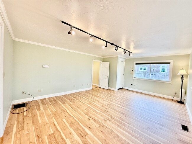 Building Photo - 23 Gardner Ave