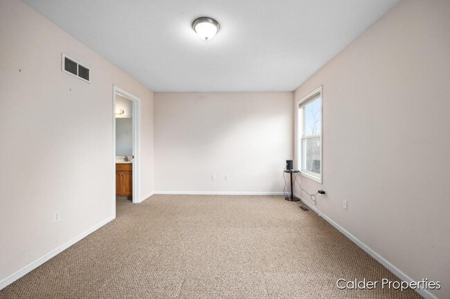 Building Photo - 5686 E Falling Leaf Dr SE