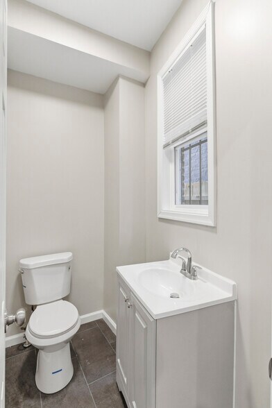 Building Photo - 1109 Poplar Grove St