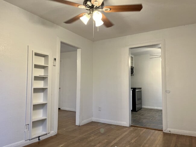 Building Photo - Convenient 1 Bedroom Apartment - Close to ...