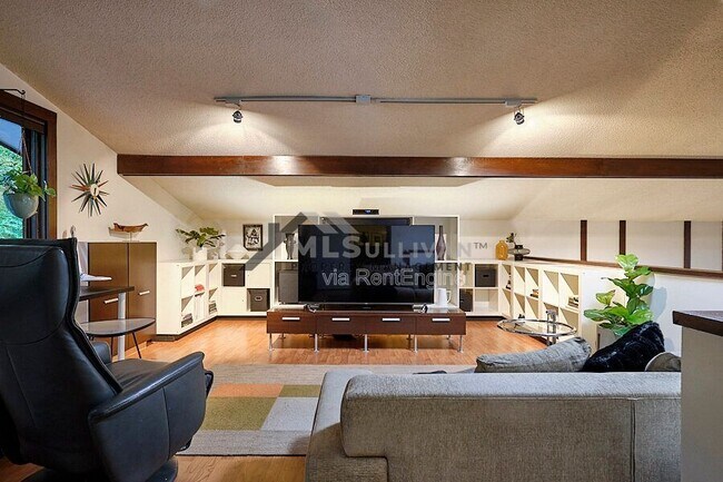 Building Photo - 500 Bayberry Dr