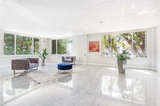 Building Photo - 9700 W Bay Harbor Dr