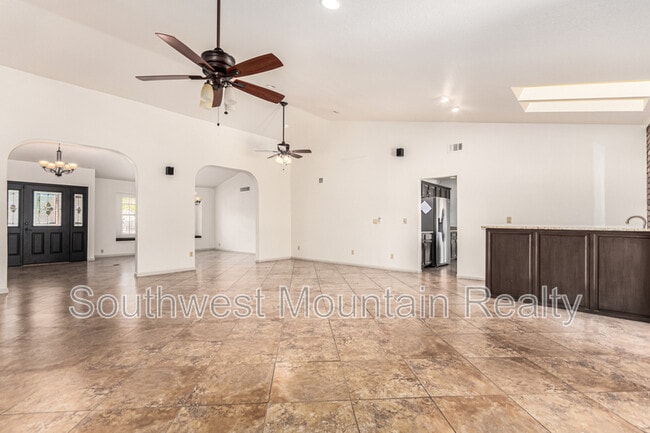 Building Photo - 2020 W Natal Cir