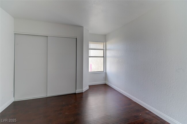 Building Photo - 2120 Venus Ave