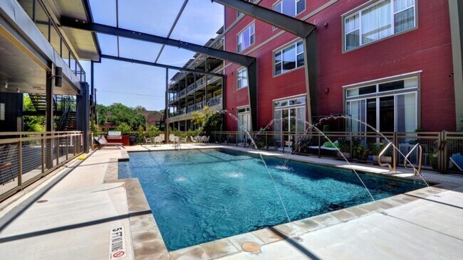 Building Photo - 831 S Flores St