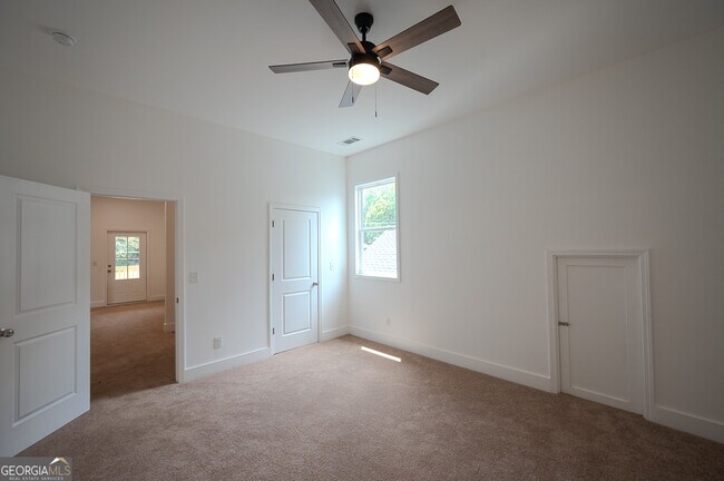 Building Photo - 1993 Reynolds Dr SW