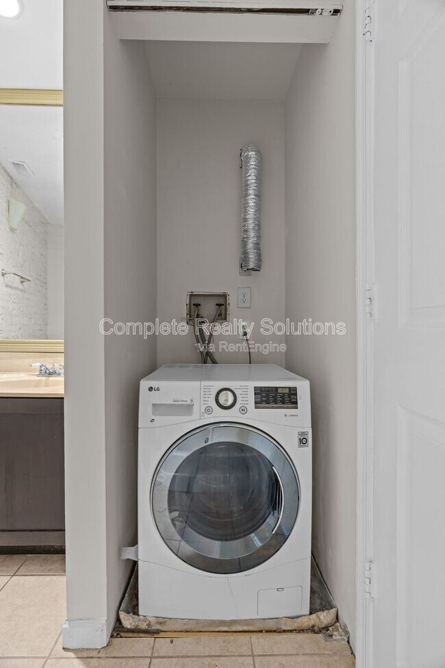 Building Photo - 2221-2223  Rutger Street