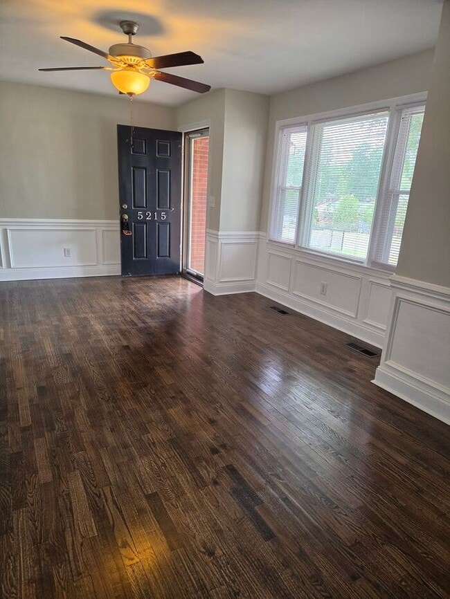 Building Photo - 5215 Redwood Dr