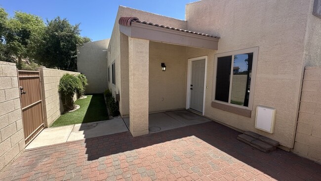 Building Photo - 8847 N 47th Ln