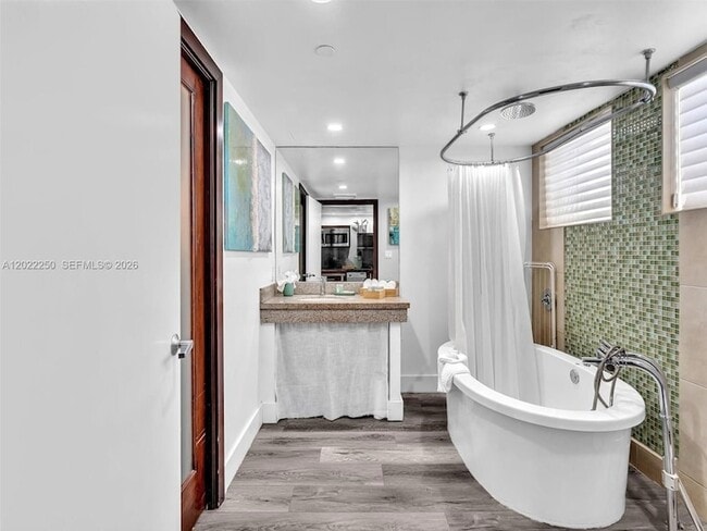 Building Photo - 1052 Ocean Dr