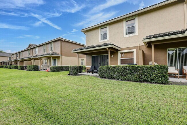 Building Photo - 2988 SE Lexington Lakes Dr