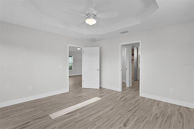 Building Photo - 6230 Dingman Wy