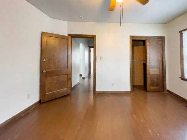 Building Photo - 225 S College Ave