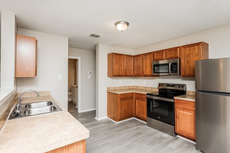 Building Photo - 2909 Paint Brush Pl