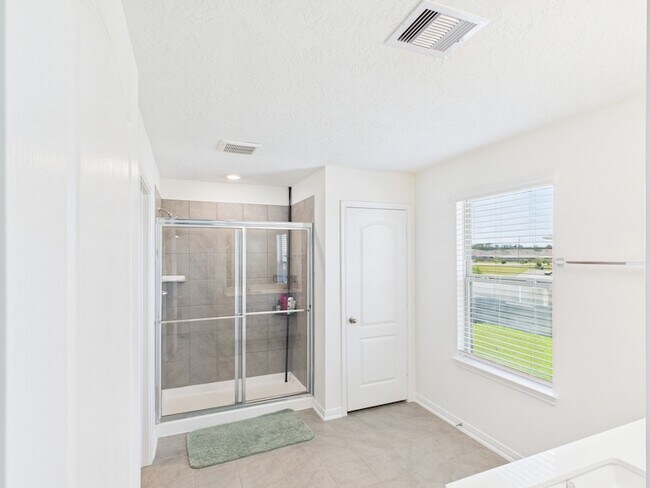 Building Photo - 15643 Fellswood Dr