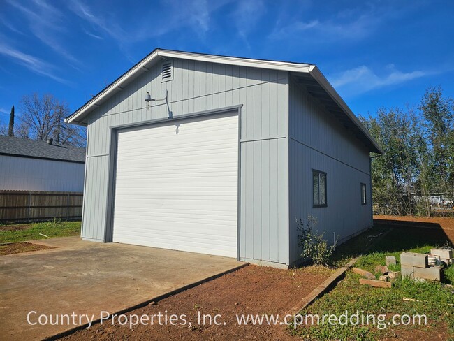 Building Photo - House with Huge Shop in the Heart of Redding Available Now!