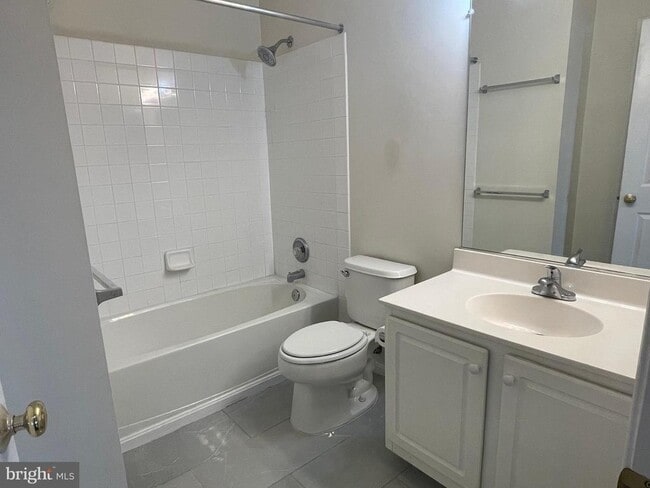 Building Photo - 45792 Shagbark Terrace
