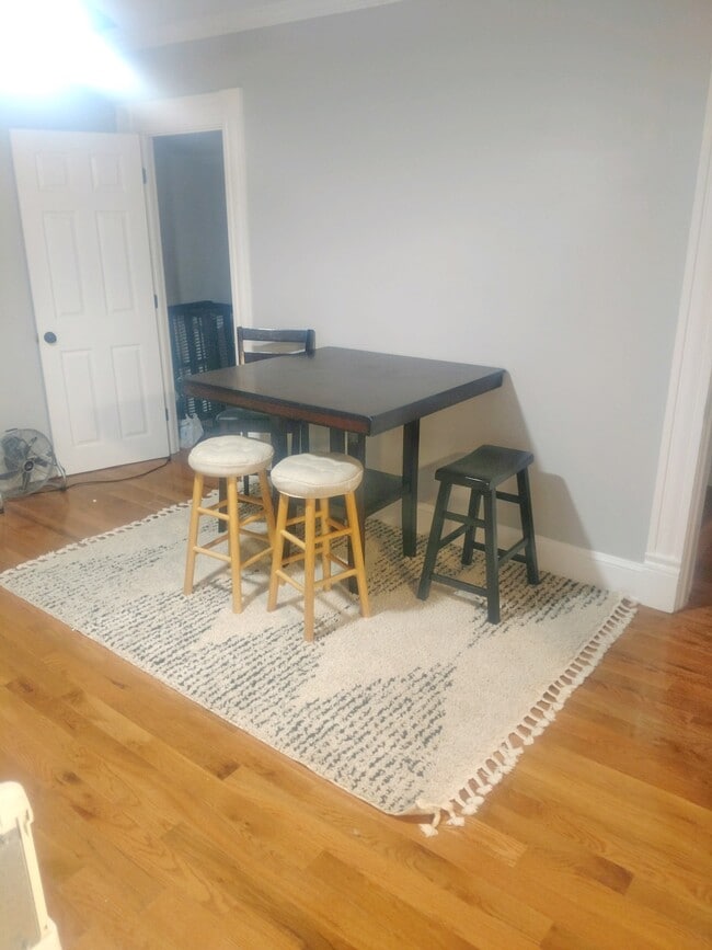 Building Photo - 185 S Cypress Ave