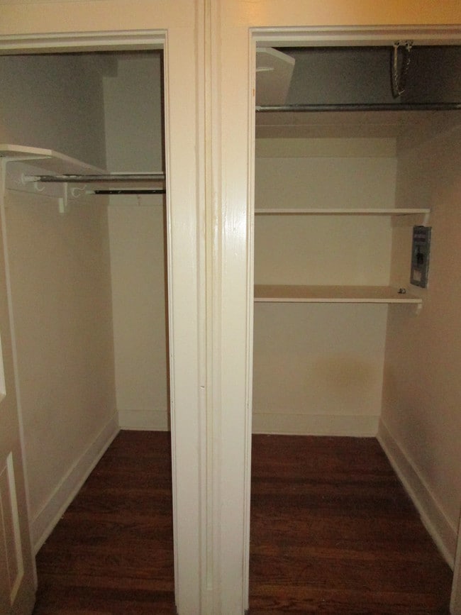 Building Photo - 5920 Walnut St