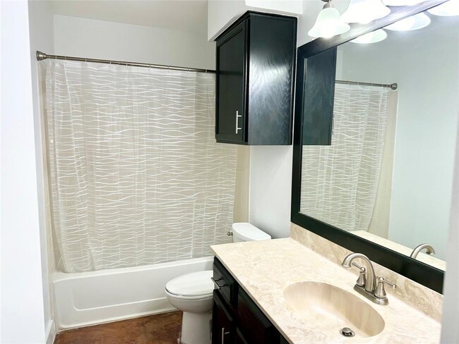 Building Photo - 5726 Shreveport Dr