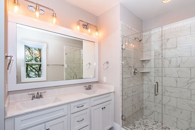 Building Photo - SUMMERWALK