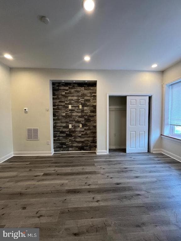 Building Photo - 2430 Carpenter St